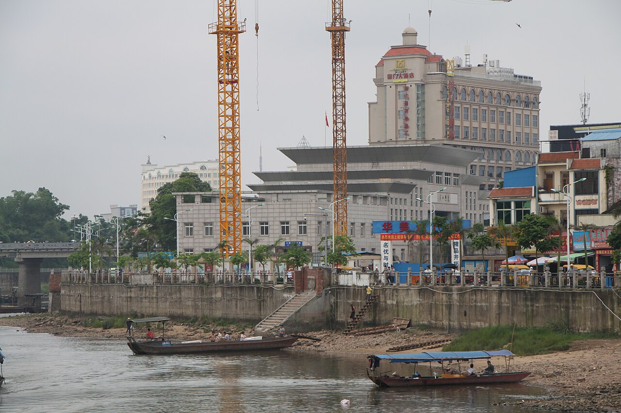 东兴