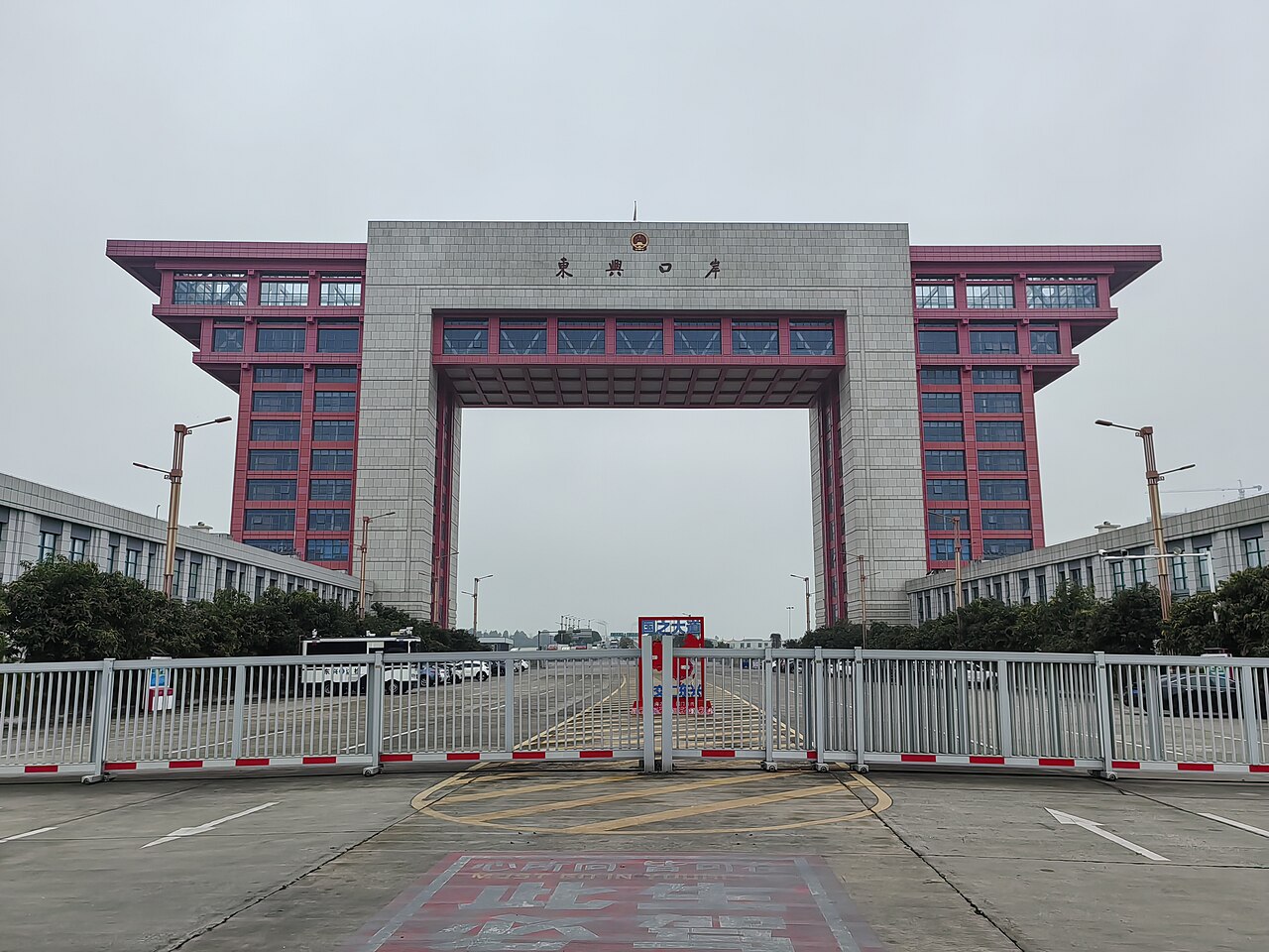 东兴