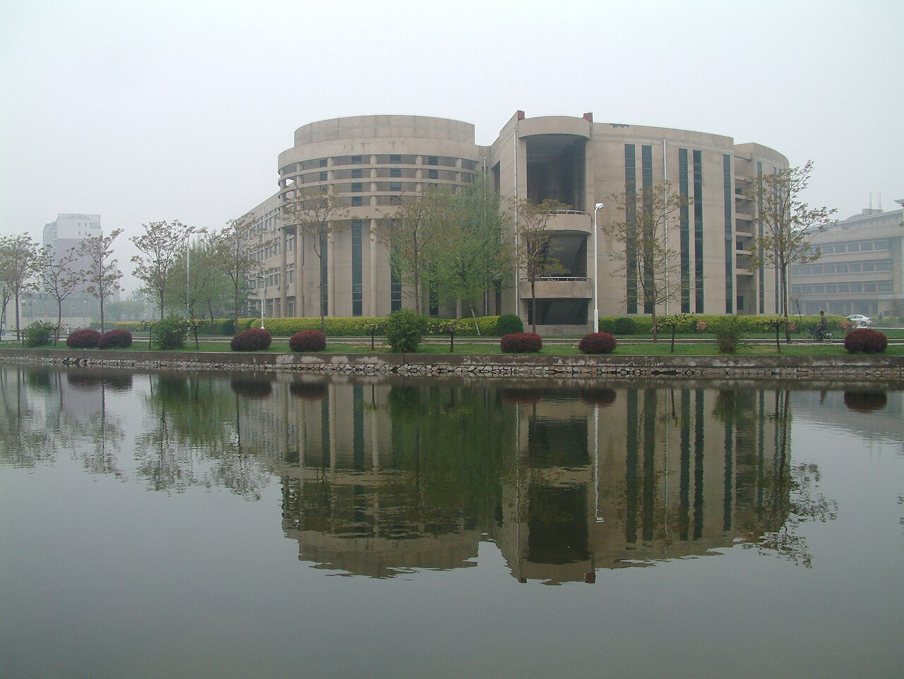 جامعة الطيران المدني الصينية