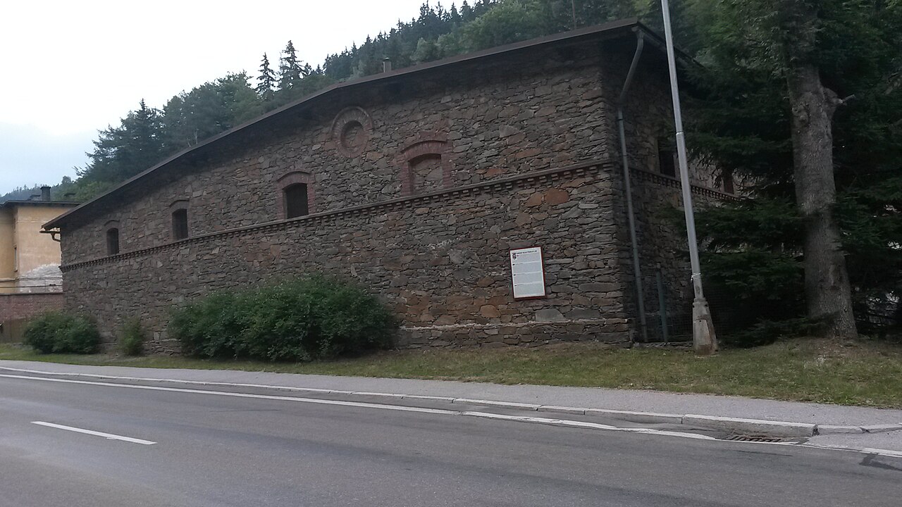 乐山师范学院