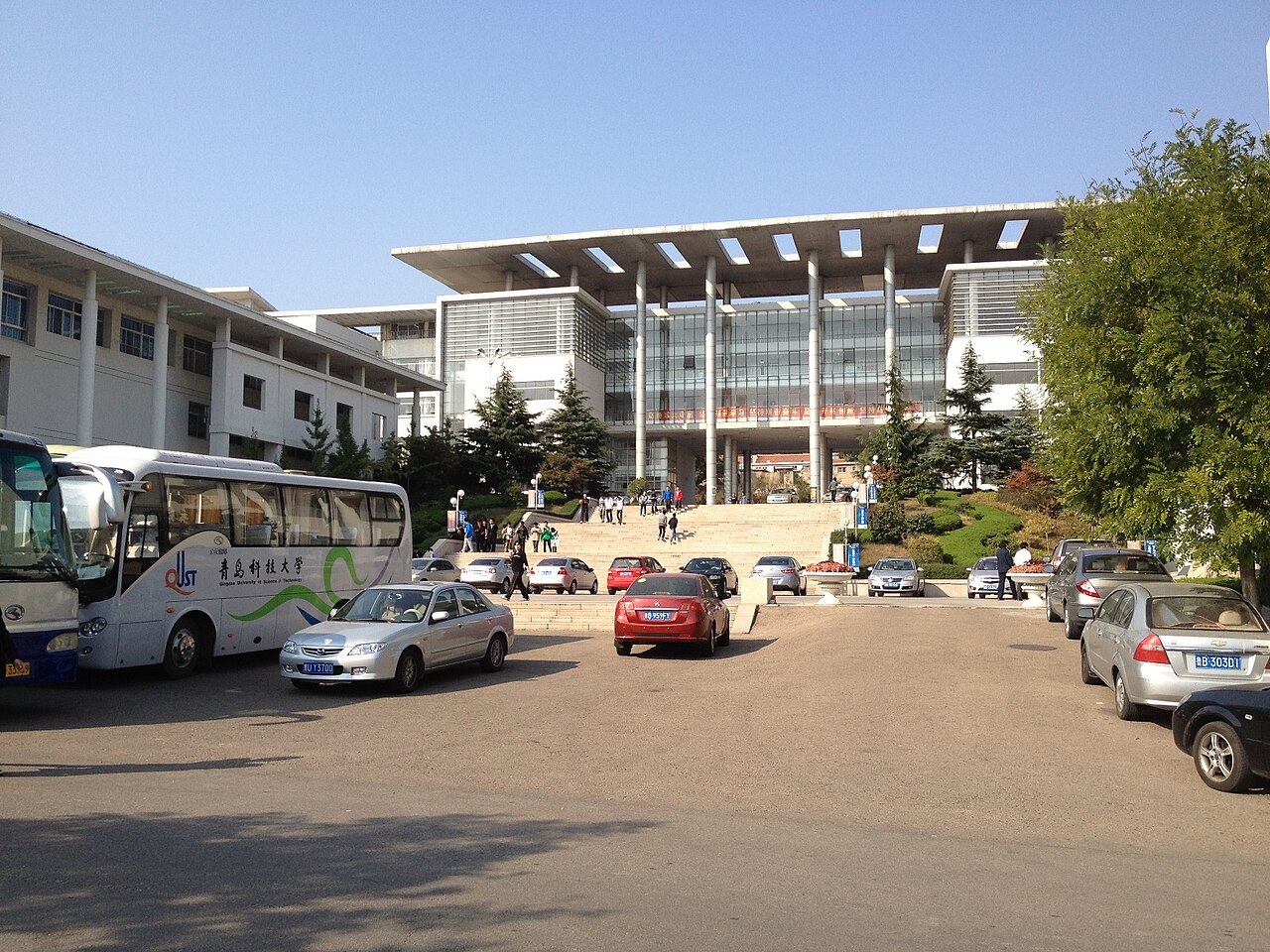 جامعة تشينغداو للتكنولوجيا