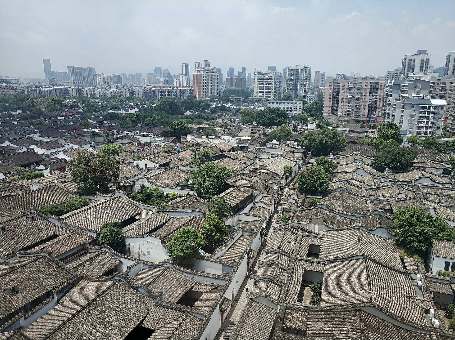 Three Lanes and Seven Alleys